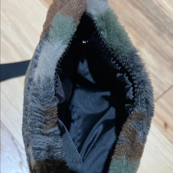 Carhartt Green and Black Furry Crossbody Bag - Picture 6 of 7